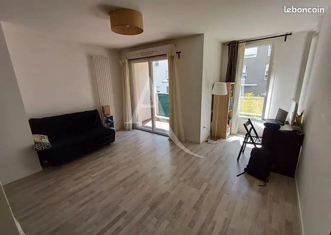 Apartamento de 2 dormitorios en Cergy, France No. 304379