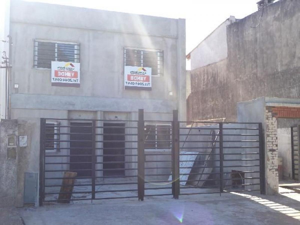 Casa de 2 dormitorios en Bermúdez, Argentina No. 19833