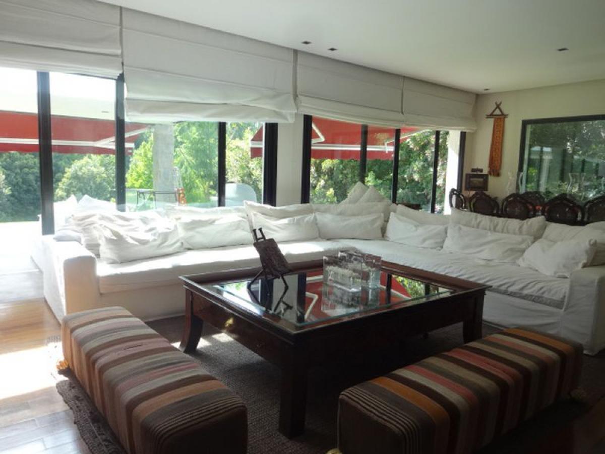 Casa de 3 dormitorios en Montevideo, Uruguay No. 10796