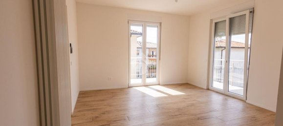 4 bedrooms Apartment in Vicenza, Italy No. 340799 2