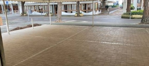 2 rooms Commercial property in Jesolo, Italy No. 67512 3