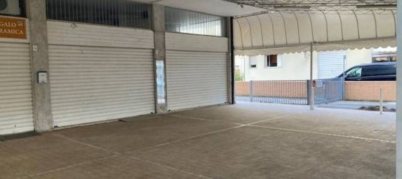 2 rooms Commercial property in Jesolo, Italy No. 67512 2