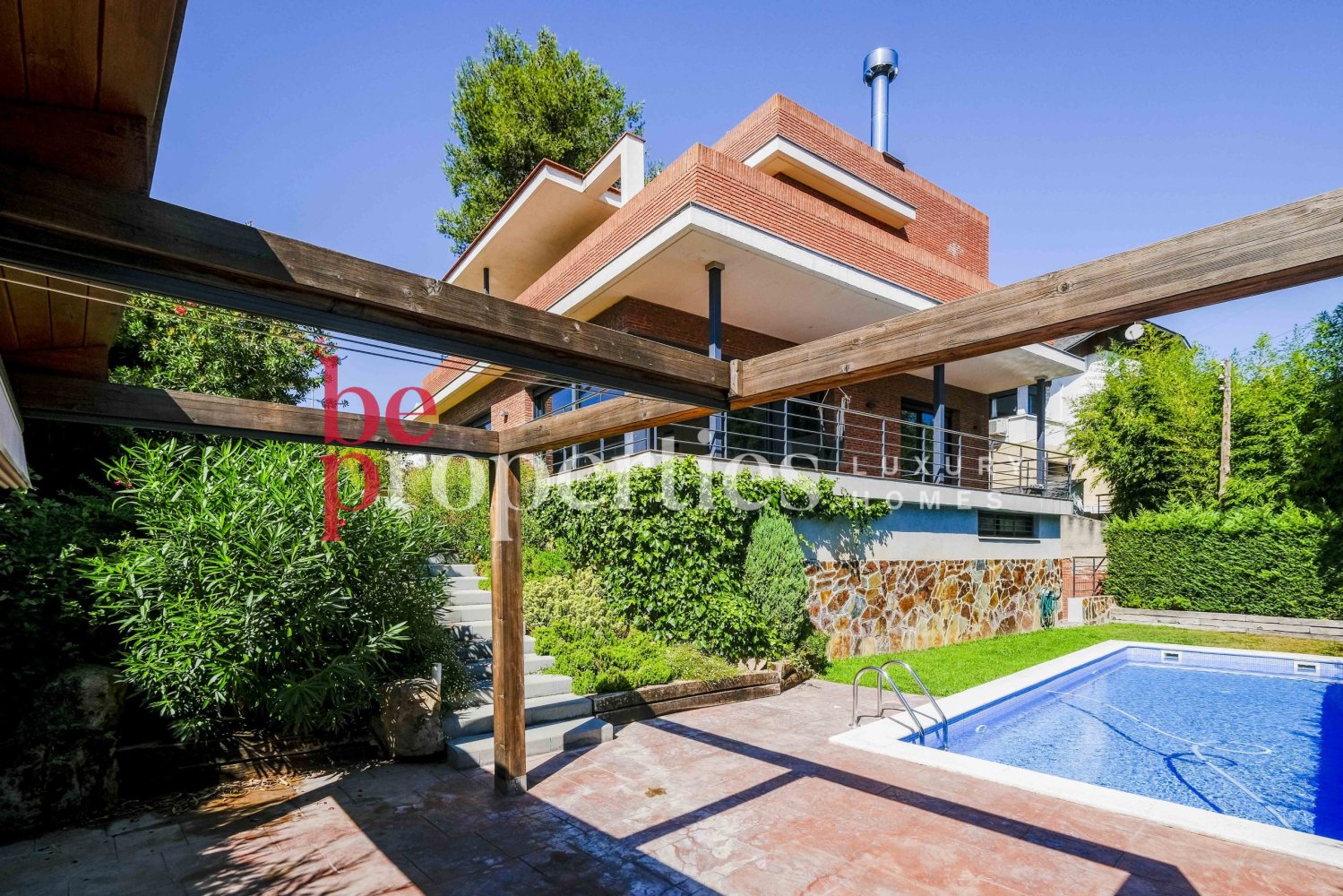 6 bedrooms Office in Sant Cugat Del Valles, Spain No. 27532