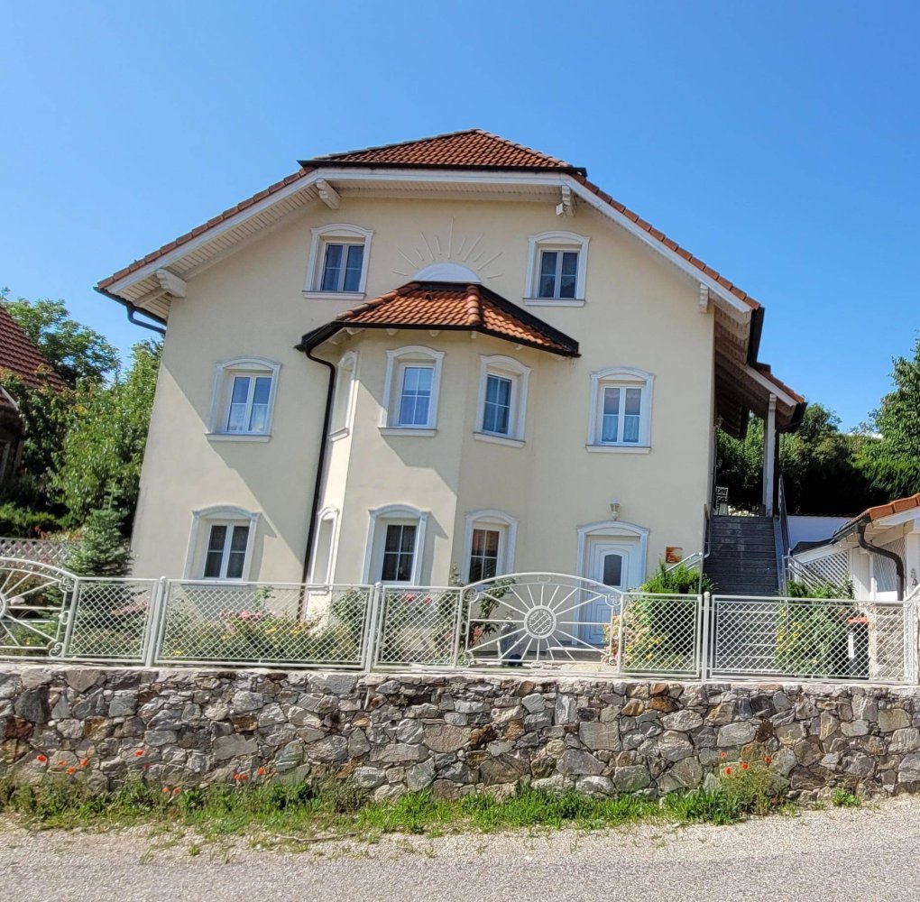 7 rooms House in Asperhofen, Austria No. 179738