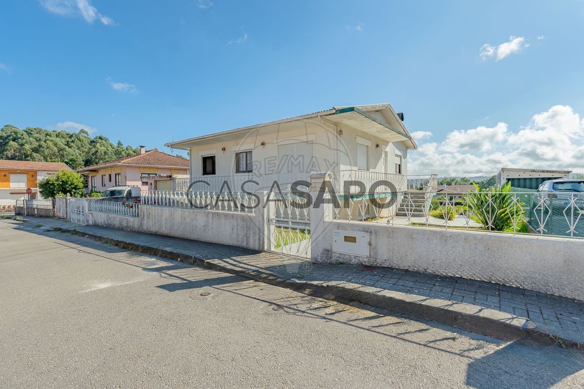 Дом с 3 спальнями в Санта Мария да Фейра, Португалия № 324503