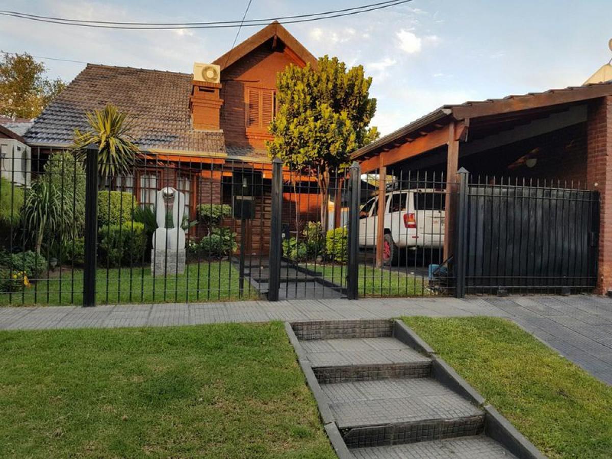 3 bedrooms House in Ituzaingo, Argentina No. 90429