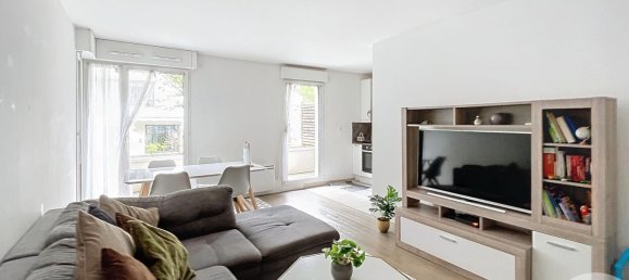 2 bedrooms Apartment in Suresnes, France No. 175004 2