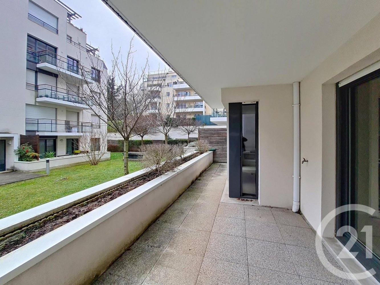 2 bedrooms Apartment in Suresnes, France No. 175004