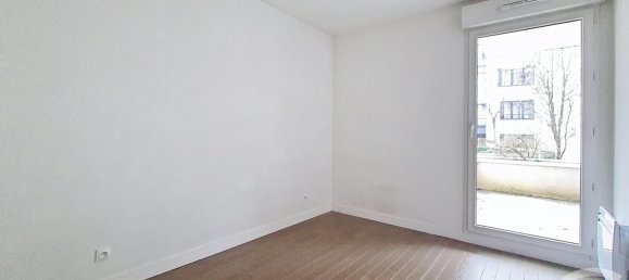 2 bedrooms Apartment in Suresnes, France No. 175004 6