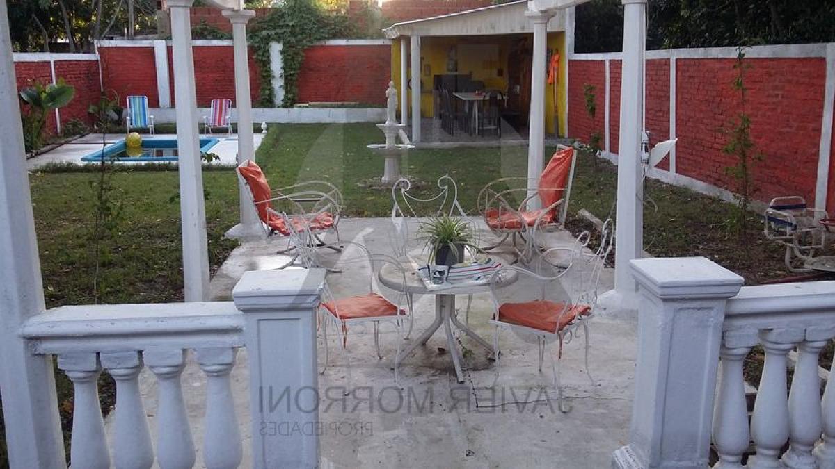 2 bedrooms House in Moron, Argentina No. 56154