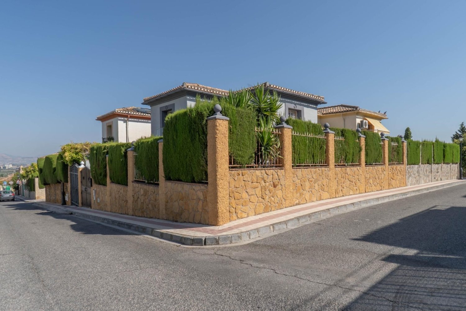 4 bedrooms Townhouse in La Zubia, Spain No. 219930