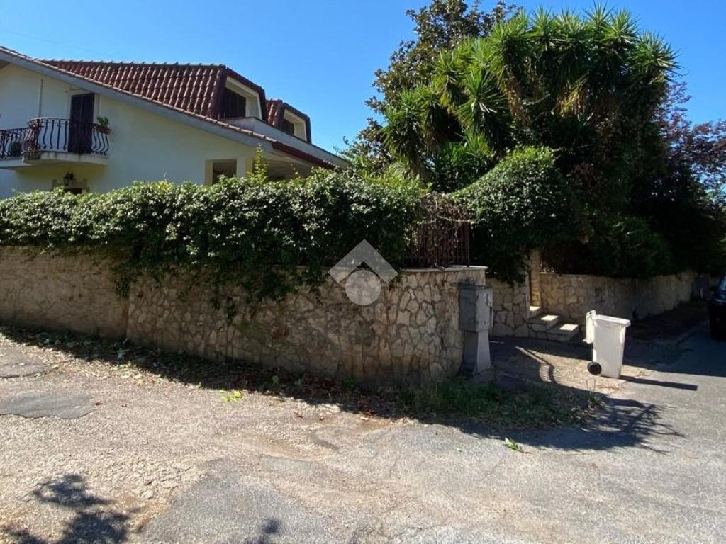 Villa T4 em Guidonia Montecelio, Italy N.º 268751