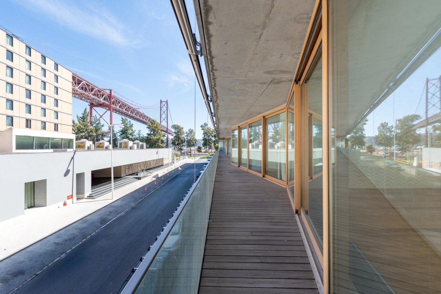 4 bedrooms Apartment in Lisbon, Portugal No. 330007