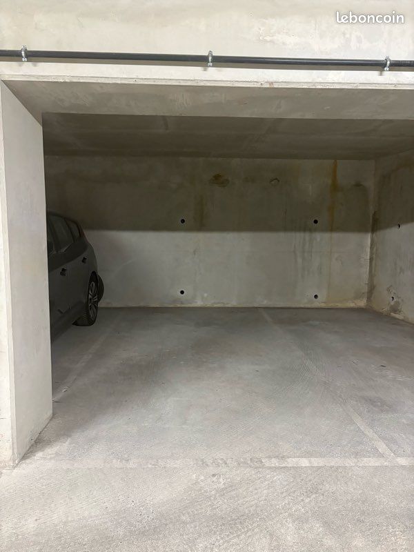  Parking in Saint-Laurent-du-Var, France No. 328137