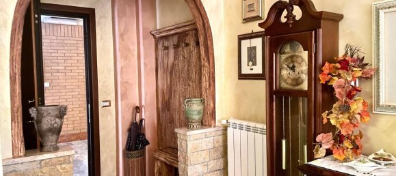 3 rooms Apartment in Pomezia, Italy No. 153965 2