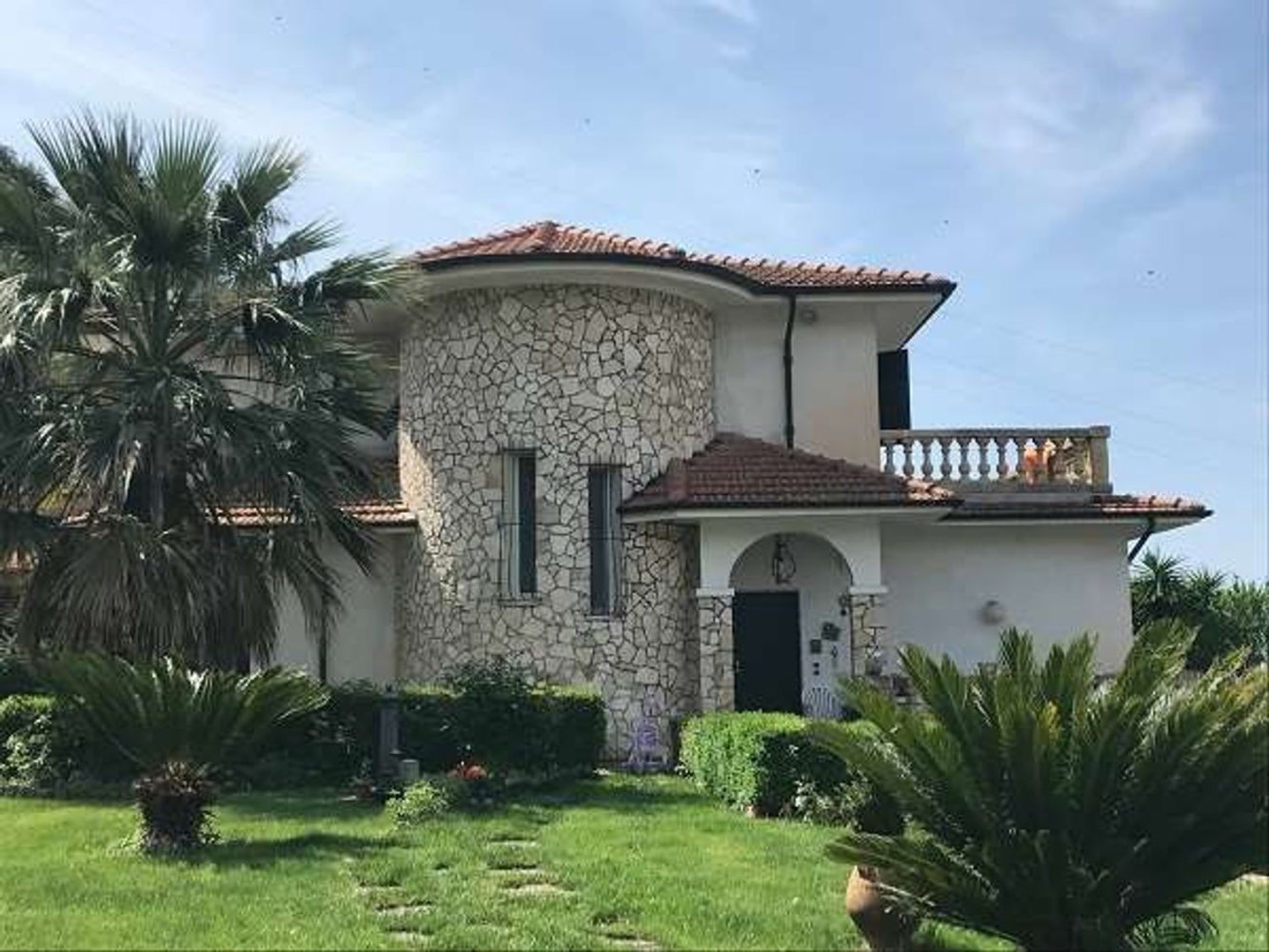 5 rooms Villa in Vallecrosia, Italy No. 199012