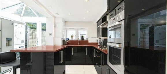 4 bedrooms House in London, United Kingdom No. 8704 15