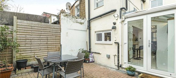 4 bedrooms House in London, United Kingdom No. 8704 25