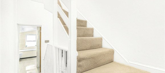 4 bedrooms House in London, United Kingdom No. 8704 55