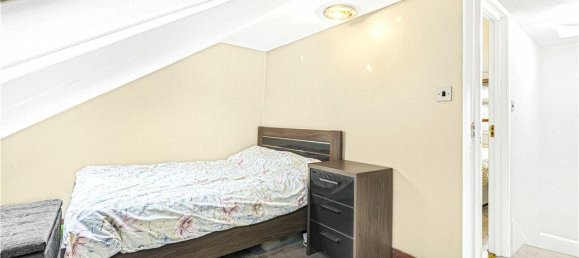 4 bedrooms House in London, United Kingdom No. 8704 36