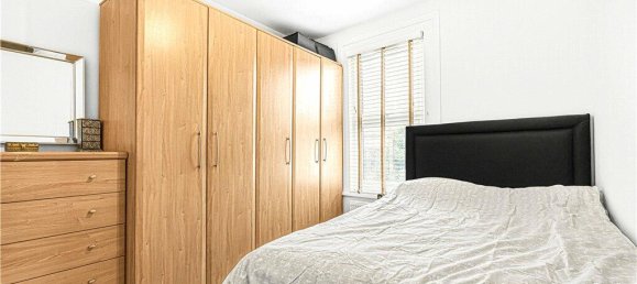 4 bedrooms House in London, United Kingdom No. 8704 52