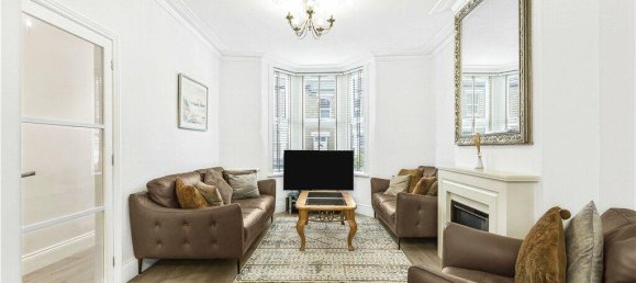 4 bedrooms House in London, United Kingdom No. 8704 31