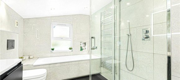 4 bedrooms House in London, United Kingdom No. 8704 30