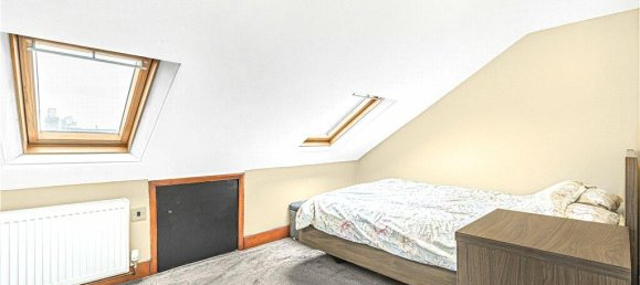 4 bedrooms House in London, United Kingdom No. 8704 57