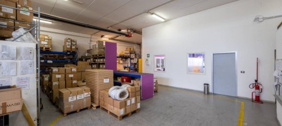 Lagerhaus in Turin, Italy 700m², Nr. 53924 10