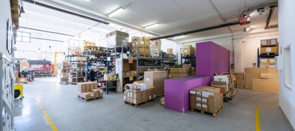 Lagerhaus in Turin, Italy 700m², Nr. 53924 9