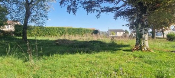 533m² Land in Pierrepont, France No. 83049 5