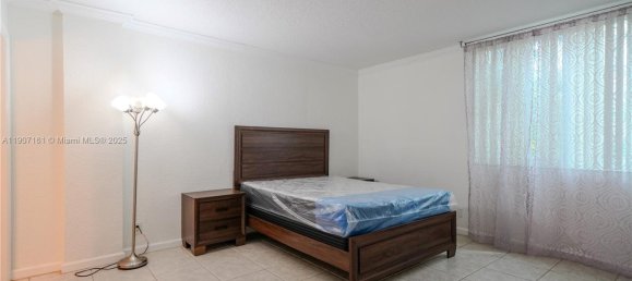 3 Schlafzimmer Gewerbliche Immobilien in Miami, USA, Nr. 615807 2