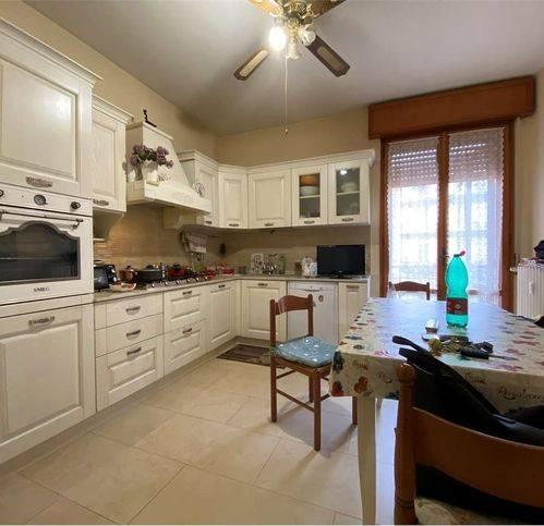 5 rooms Apartment in Modena, Italy No. 28373