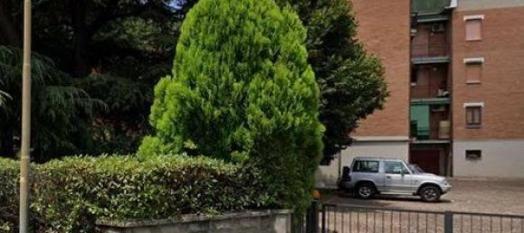 5 rooms Apartment in Modena, Italy No. 28373 28