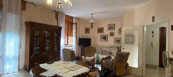 5 rooms Apartment in Modena, Italy No. 28373 2