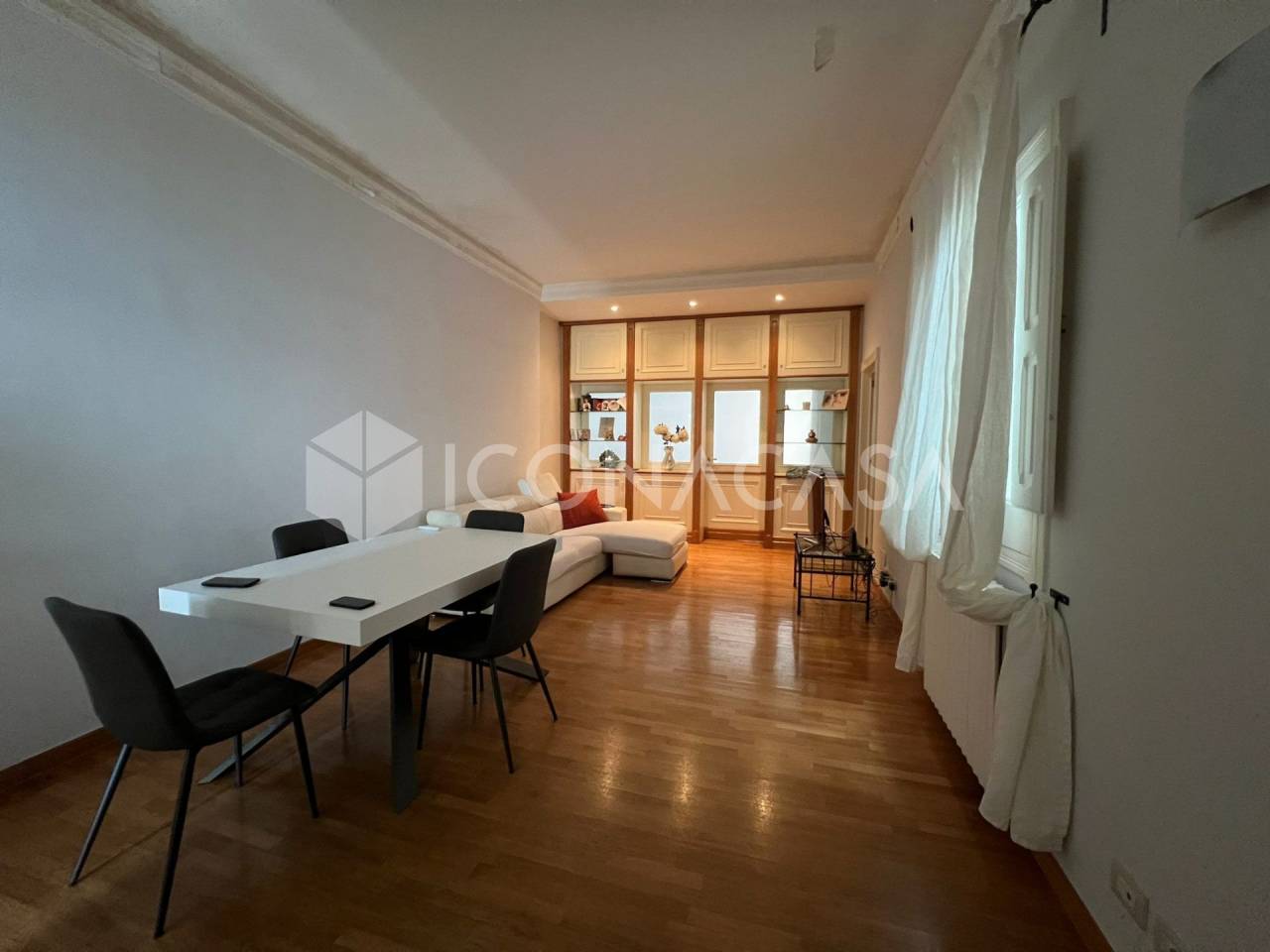 Imóvel comercial de 3 divisões em Bari, Italy N.º 34556