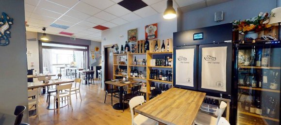 200m² Commercial property in Assisi, Italy No. 361840 14