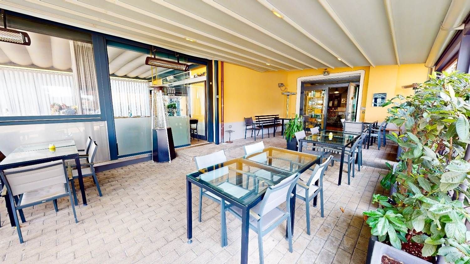 200m² Commercial property in Assisi, Italy No. 361840