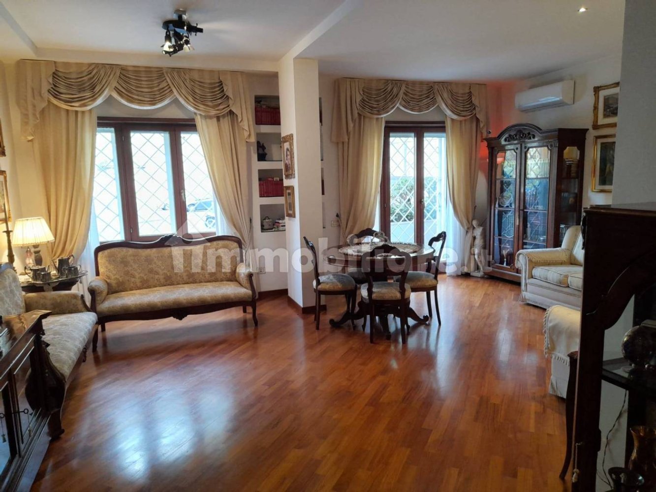 4 bedrooms House in Naples, Italy No. 98077