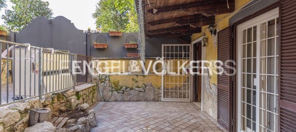 2 bedrooms House in Rome, Italy No. 132689 24