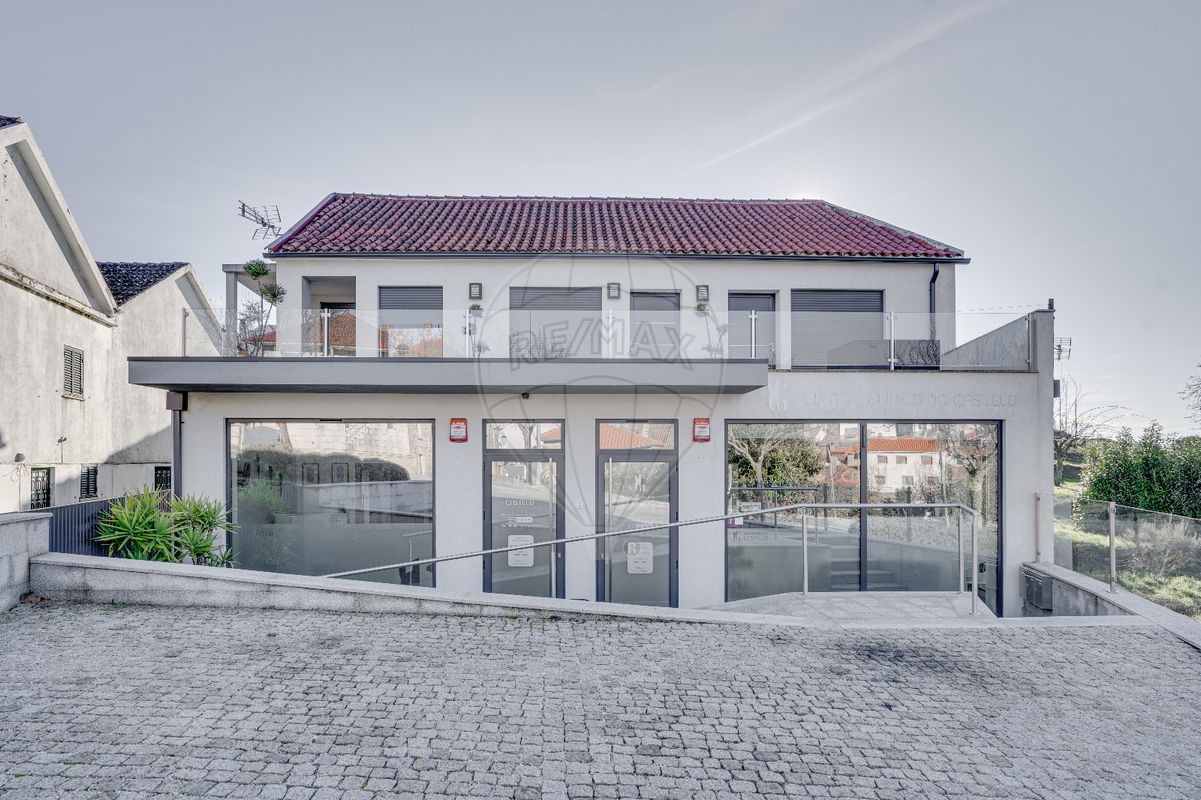 249m² Building in Penedono, Portugal No. 83189