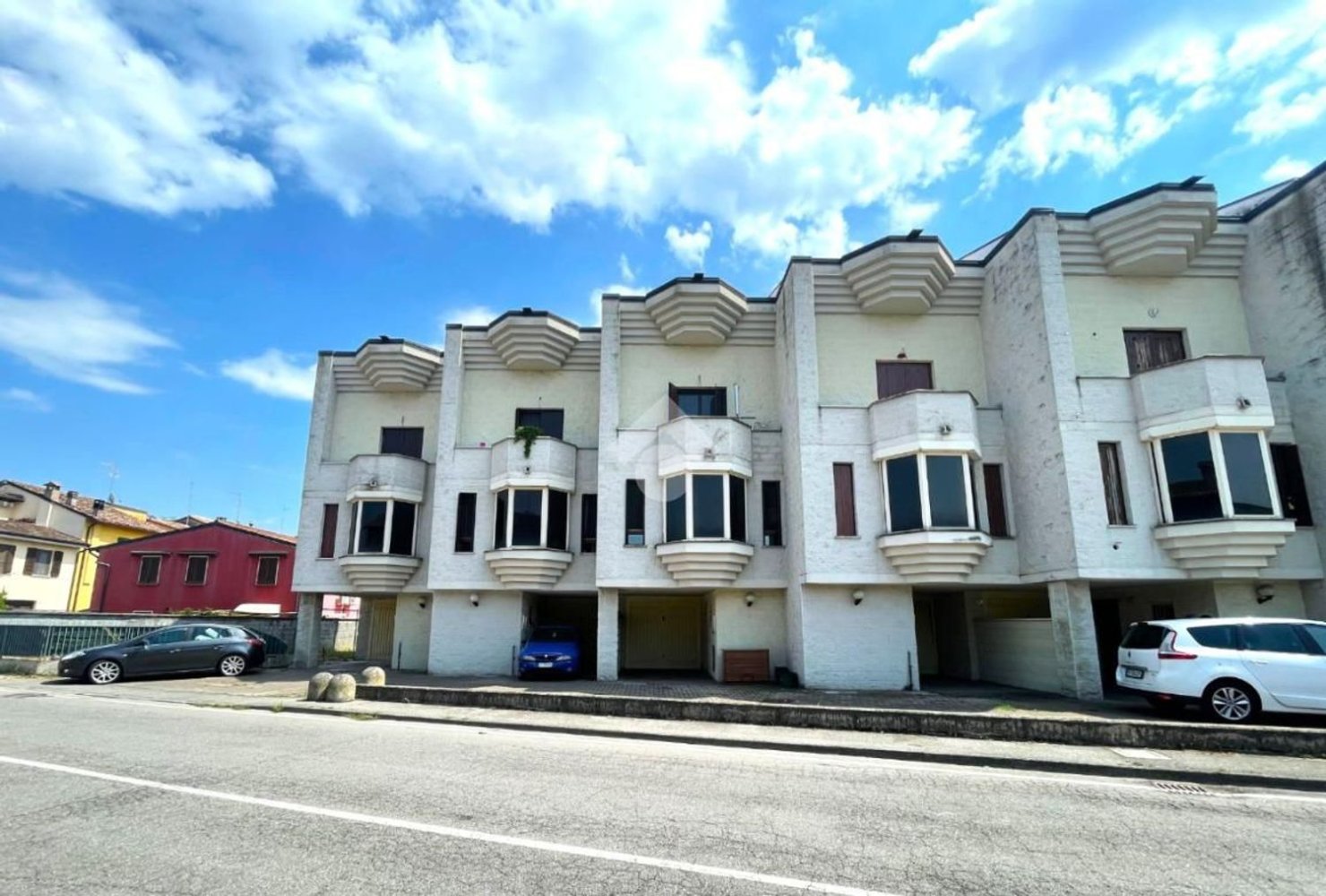 Casa de 4 habitaciónes en Cremona, Italy No. 288213