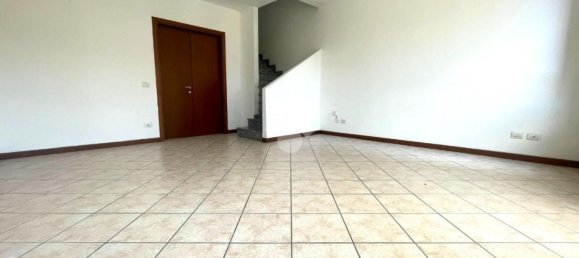 Casa de 4 habitaciónes en Cremona, Italy No. 288213 4