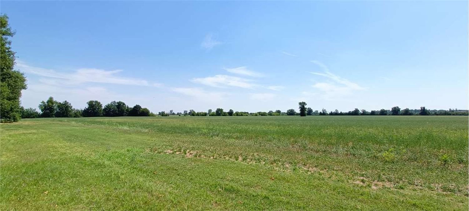 Terreno em Fidenza, Italy 180000 m² N.º 268749