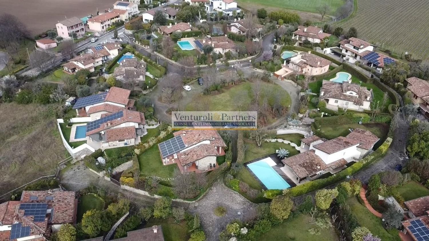 5غرفة فيلا في Lonato del Garda, Italy رقم 6142