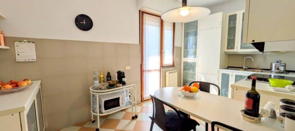 6 rooms Apartment in La Spezia, Italy No. 105766 10