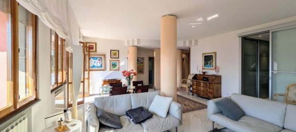 6 rooms Apartment in La Spezia, Italy No. 105766 6