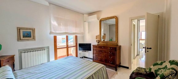 6 rooms Apartment in La Spezia, Italy No. 105766 18