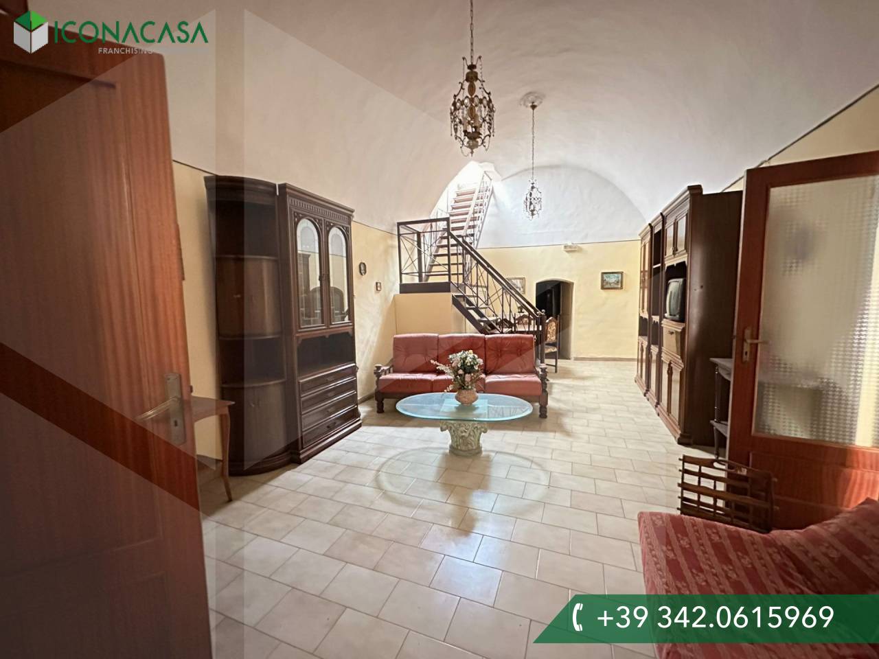 Casa de 6 habitaciónes en Bitonto, Italy No. 25341