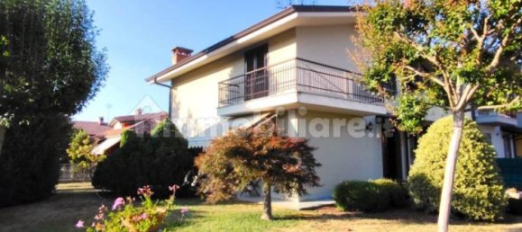 3 bedrooms House in Cuneo, Italy No. 262232 2